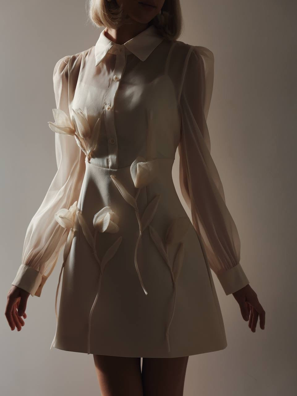 Zarif Çiçek Desenli Transparan Elbise