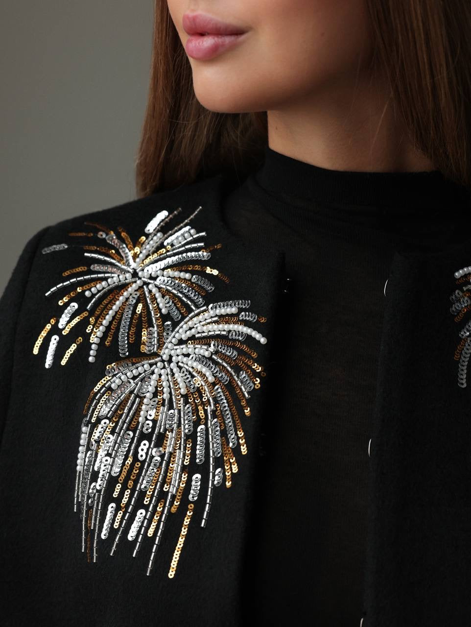 Gece Yarısı Kutlama İşlemeli Pelerin