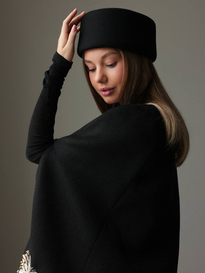 Gece Yarısı Kutlama İşlemeli Pelerin