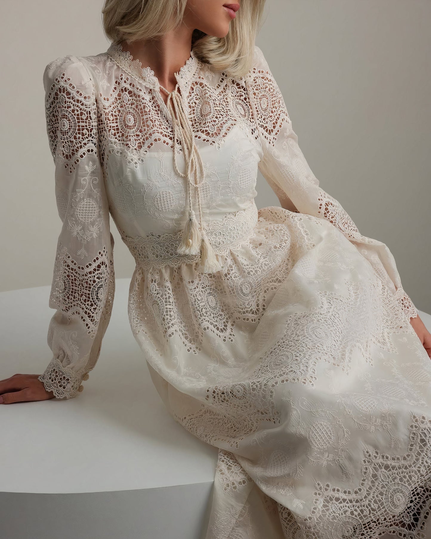 İnci Nakışlı Dantel Midi Elbise