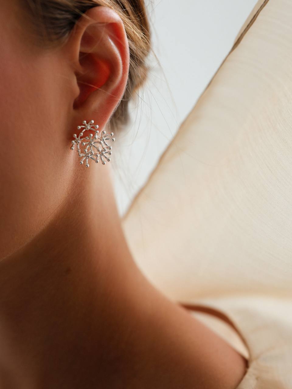 Kar Tanesi Işıltı Küpe