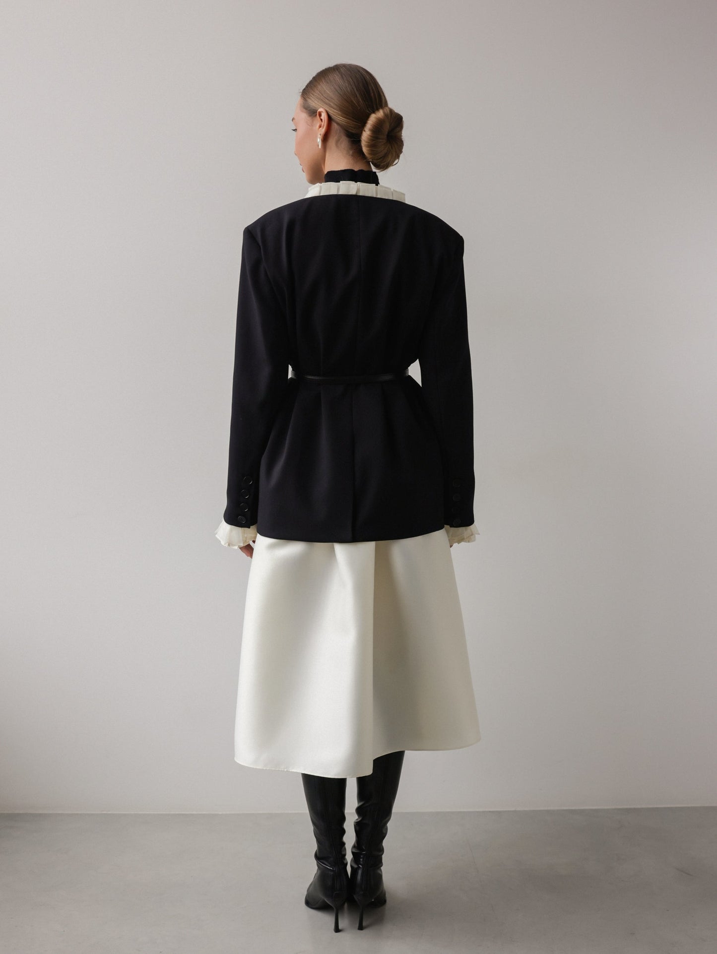 Siyah Kuğu Fırfırlı Ceket