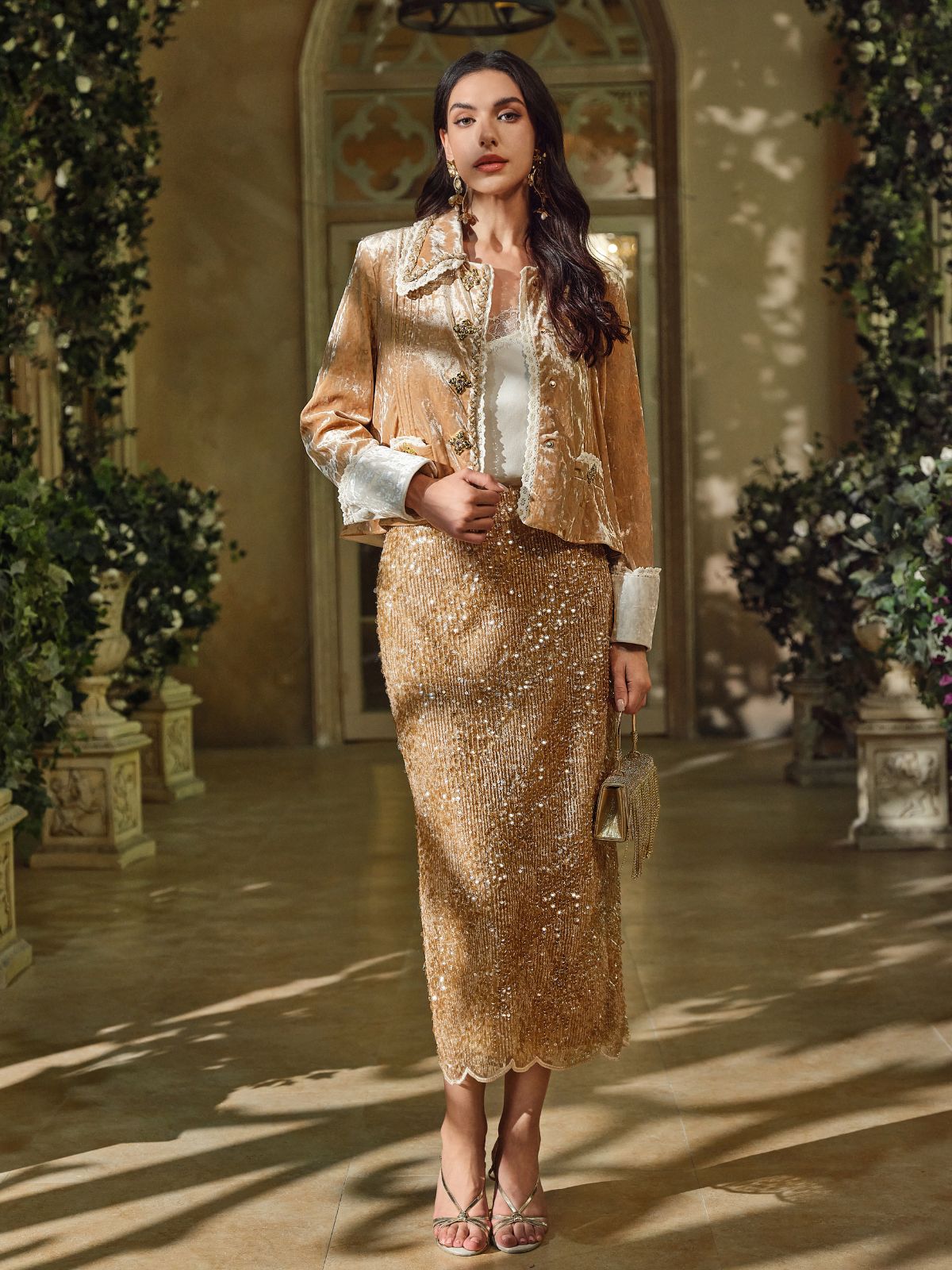 Kadife Dantel Kenarlı Kısa Ceket