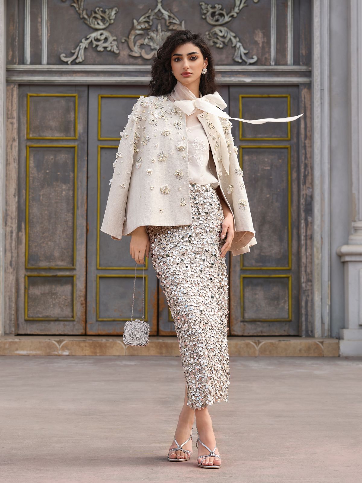 Pullu İşlemeli Esnek Etek