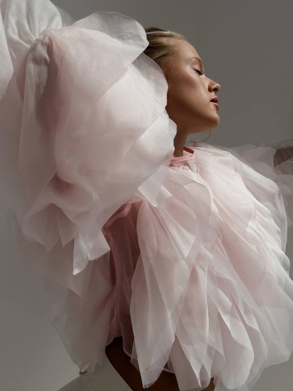 Zarif Tül Detaylı Bluz