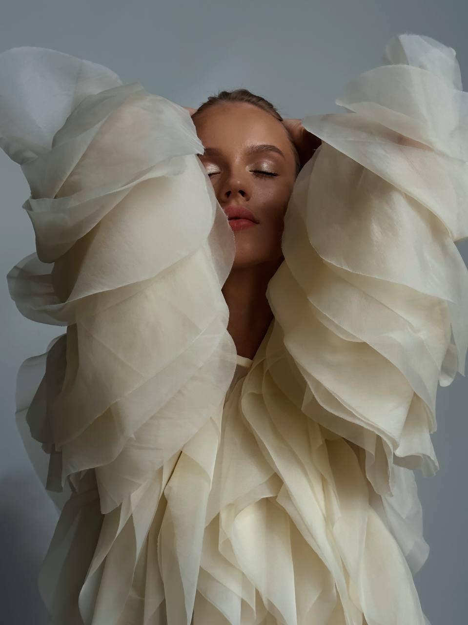 Zarif Fırfırlı Bluz