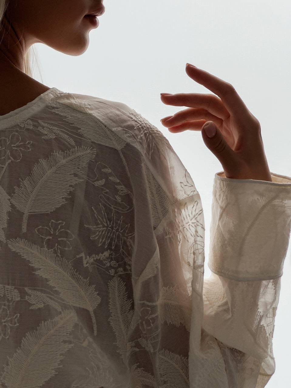 Beyaz Dantel Nakışlı Bluz