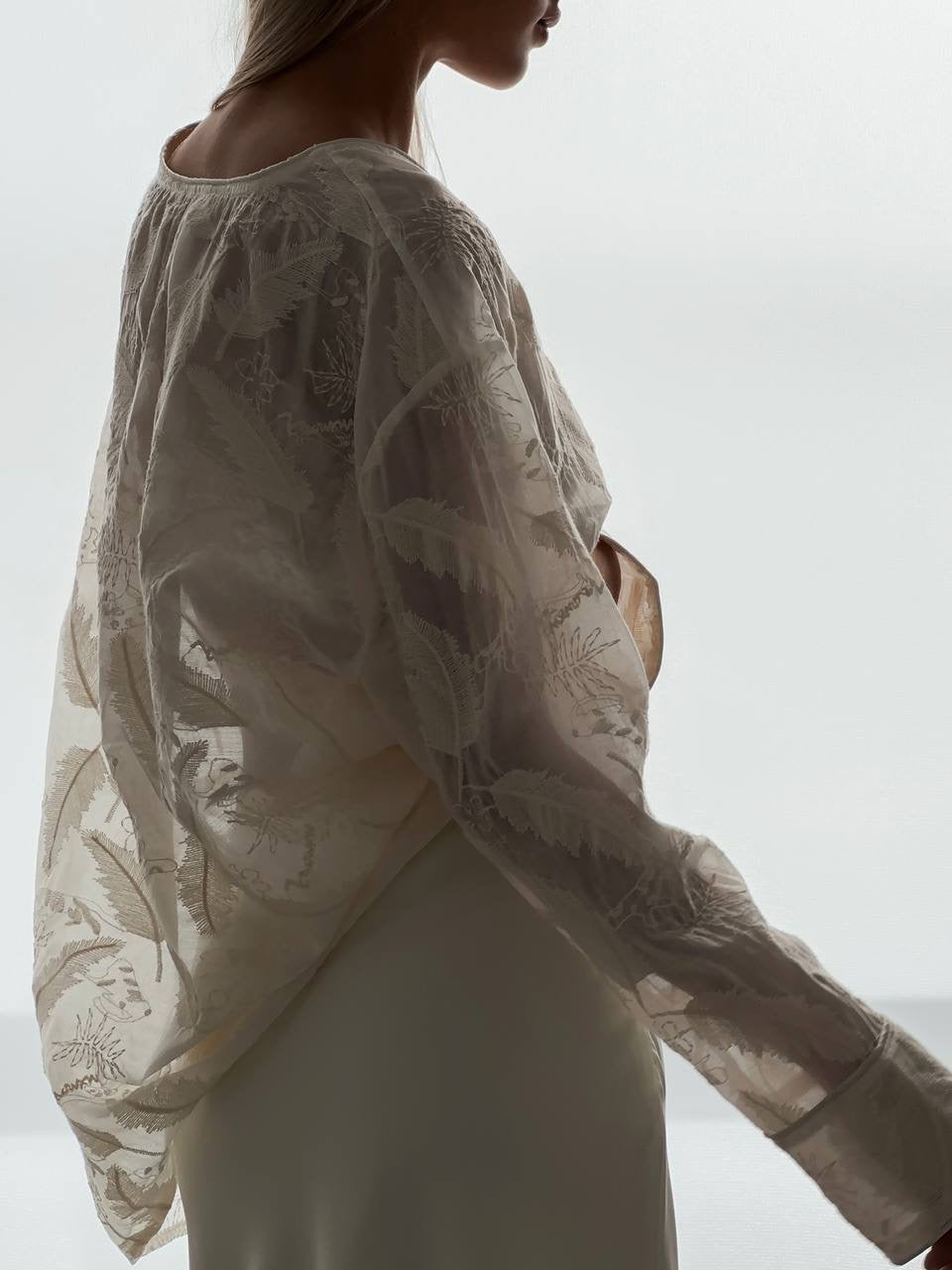 Beyaz Dantel Nakışlı Bluz