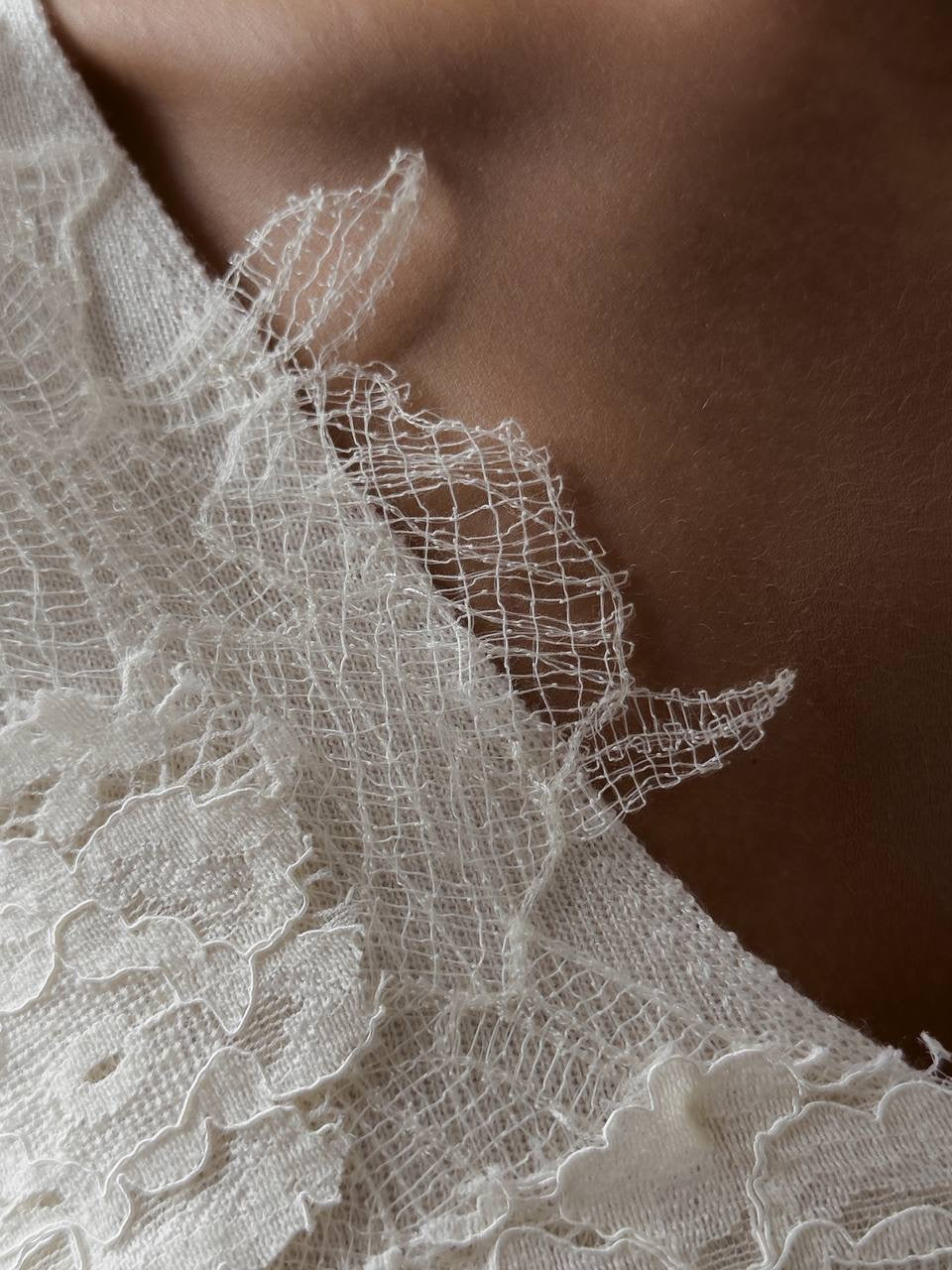 Dantel Aplike Detaylı Krem Bluz