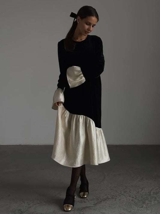 Siyah-Beyaz Kontrast Detaylı Kadife Elbise