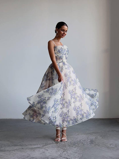 Zarif Çiçek Desenli Elbise