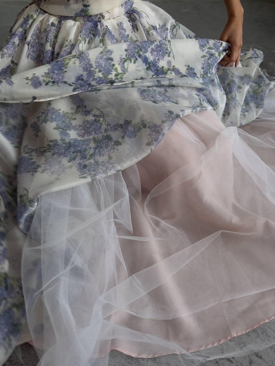 Zarif Çiçek Desenli Elbise