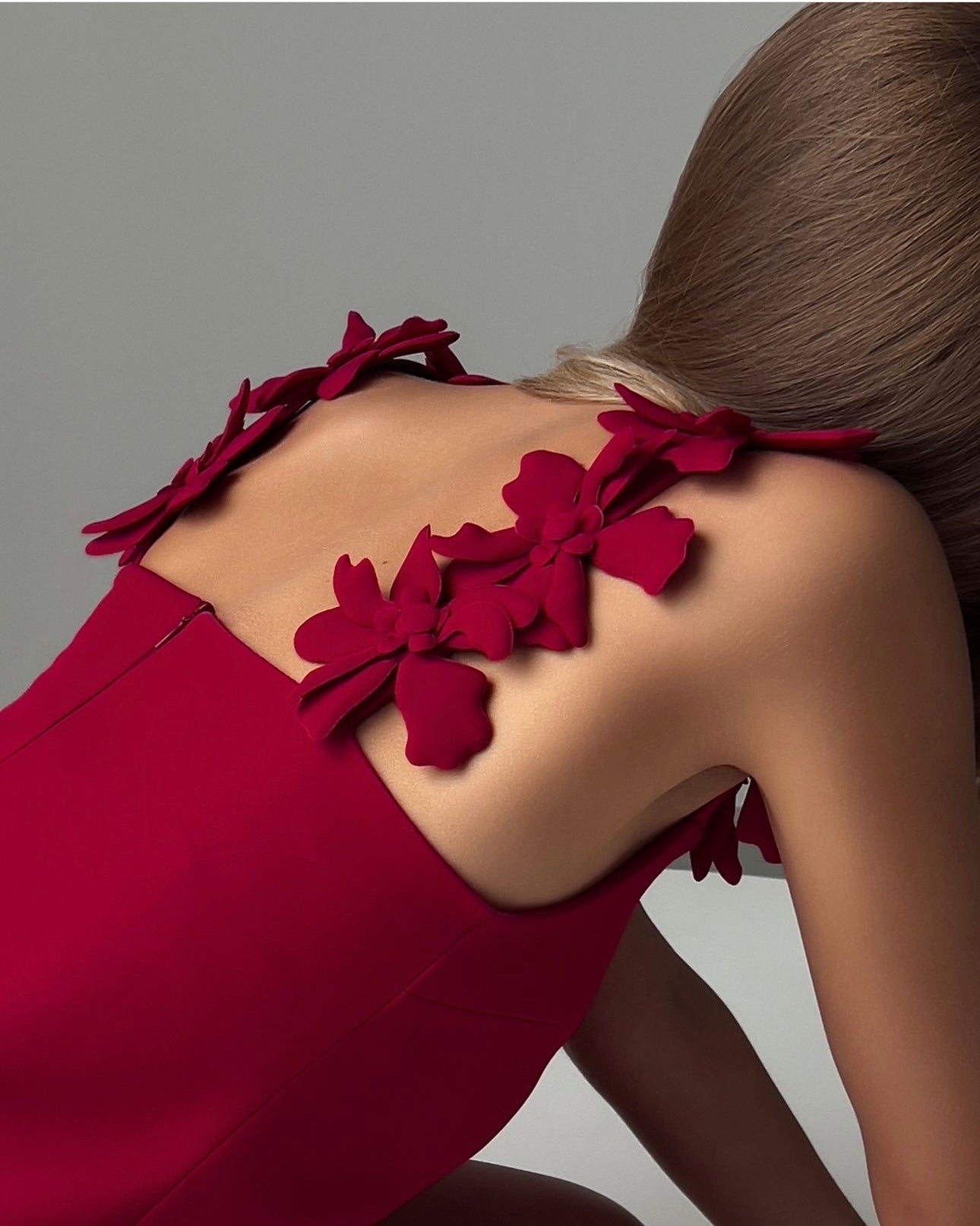 Çiçek Omuz Detaylı Zarif Kırmızı Mini Elbise