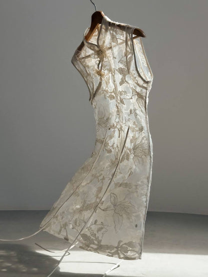 Beyaz Çiçek Nakışlı Mini Elbise