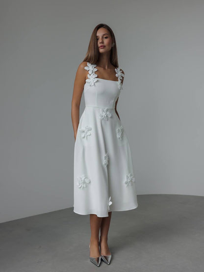 Beyaz Çiçek Aplike Midi Elbise