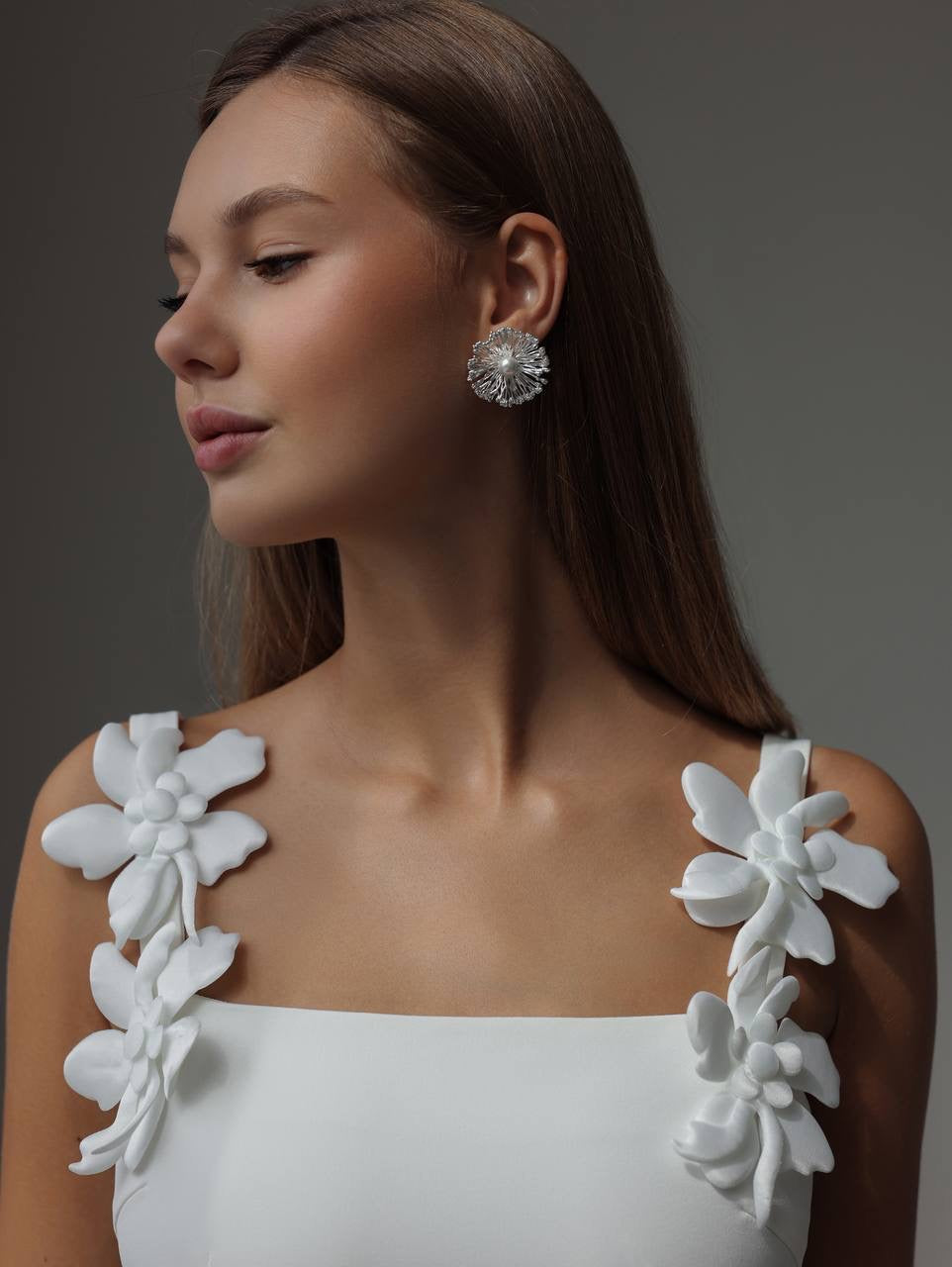 Beyaz Çiçek Aplike Midi Elbise