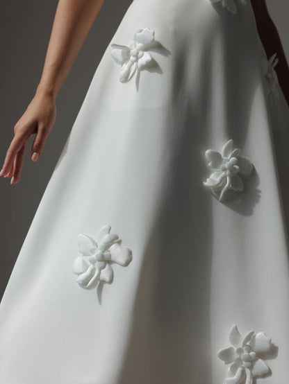 Beyaz Çiçek Aplike Midi Elbise
