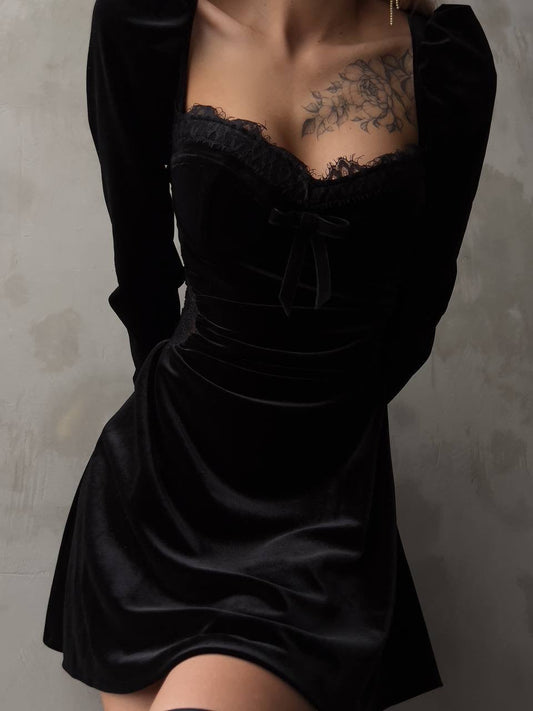 Dantel Detaylı Siyah Kadife Mini Elbise