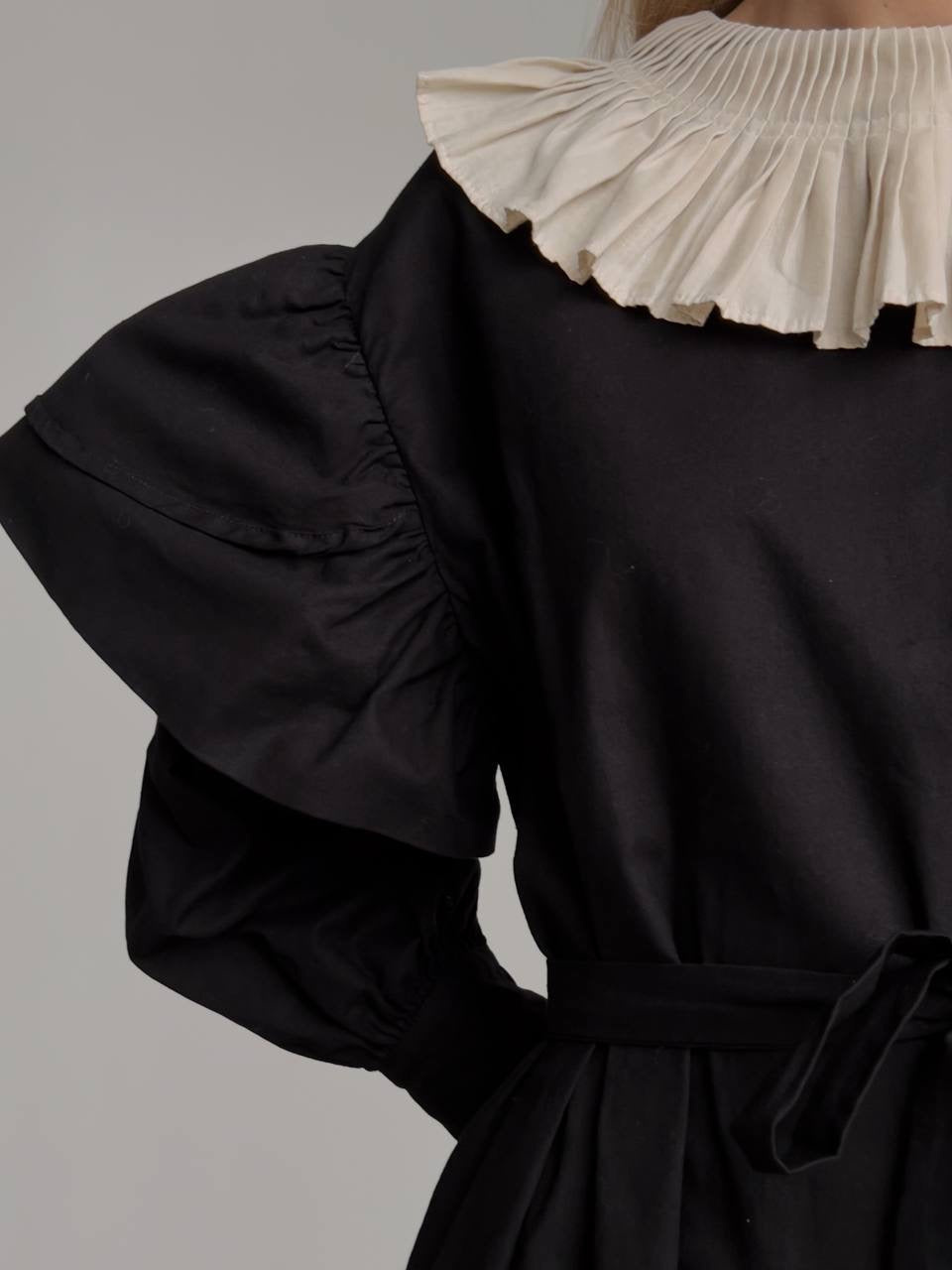 Bej Pile Yakalı Siyah Elbise