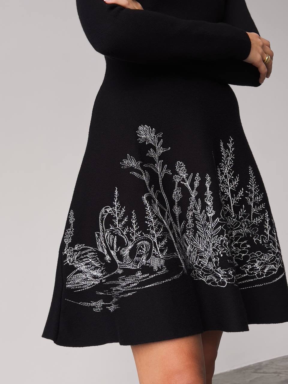 Siyah Nakışlı A Kesim Elbise