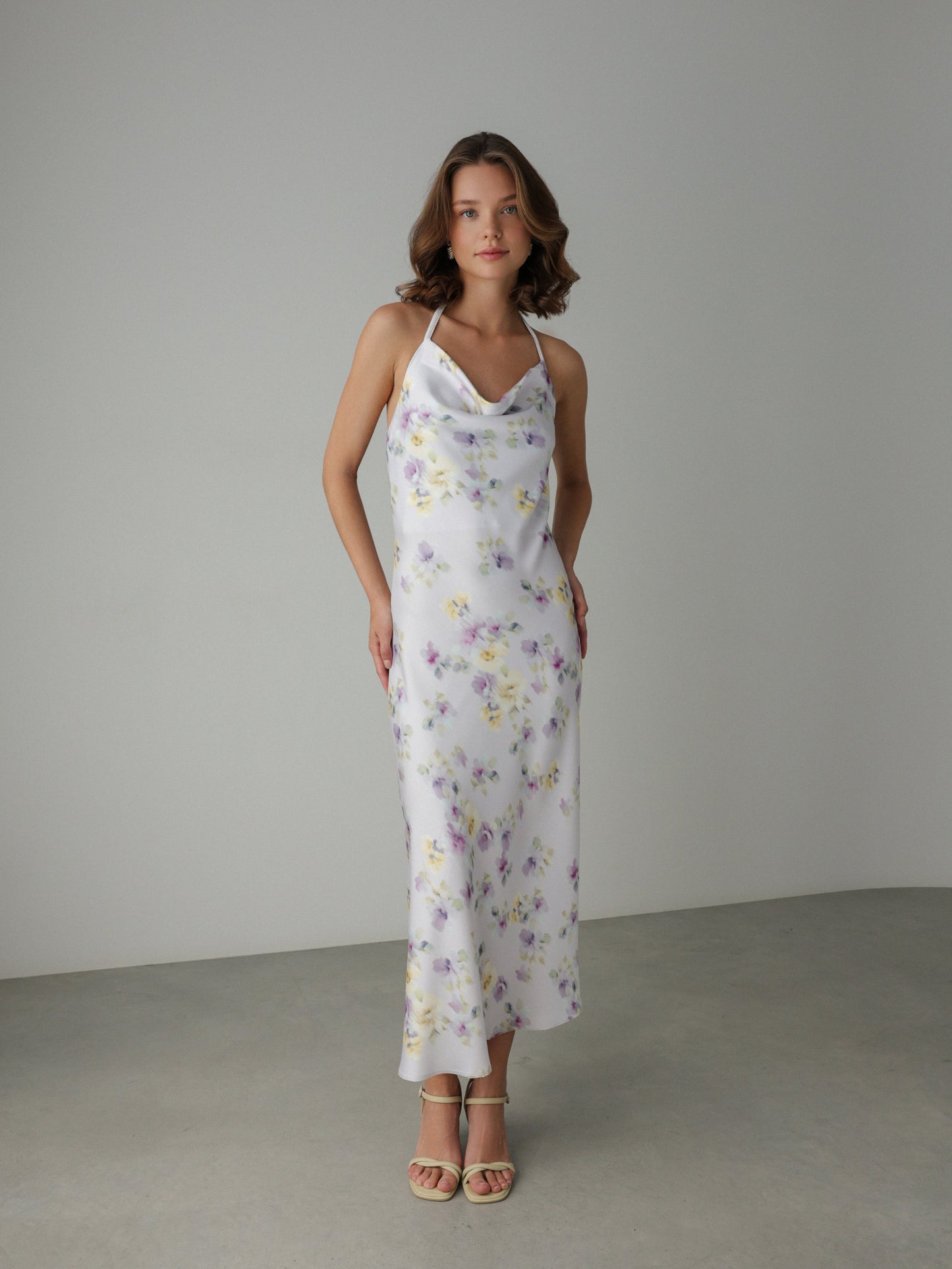 Çiçek Dökümlü Saten Askılı Elbise