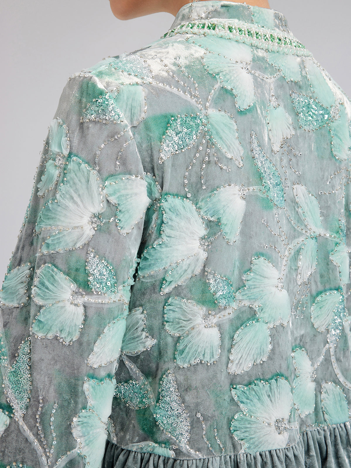 Boncuklu Çiçek Nakışlı Kadife Hakim Yaka Ceket