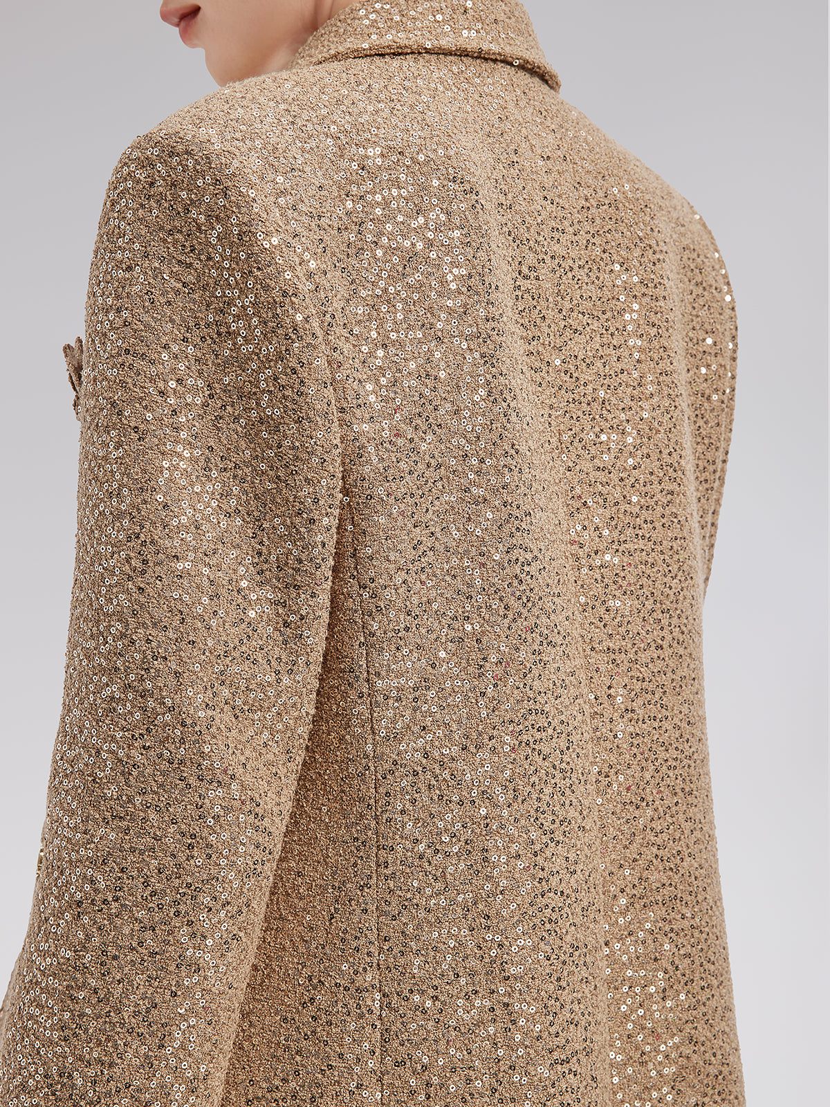 Altın Pullu Kamelya Broşlu Ceket