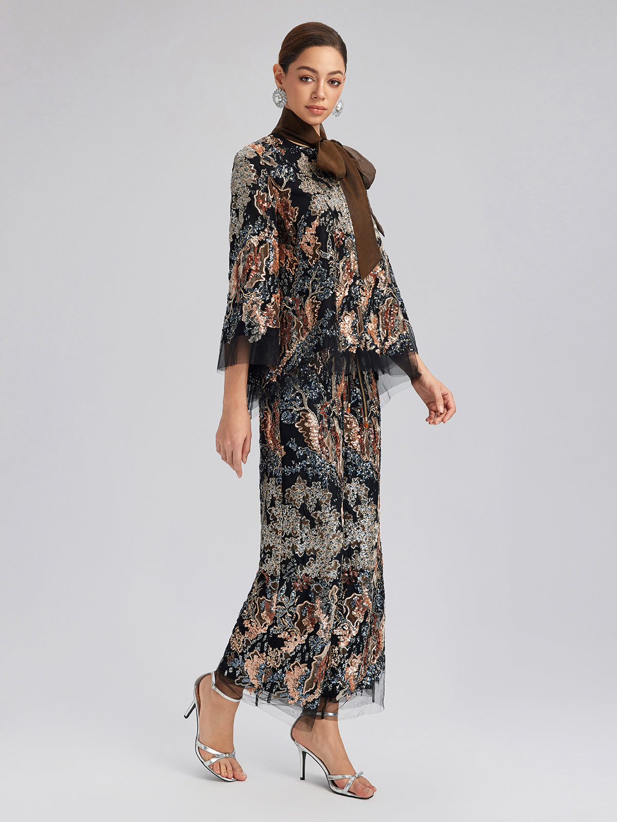 Pullu Sarmaşık Nakışlı Bağlamalı Ceket