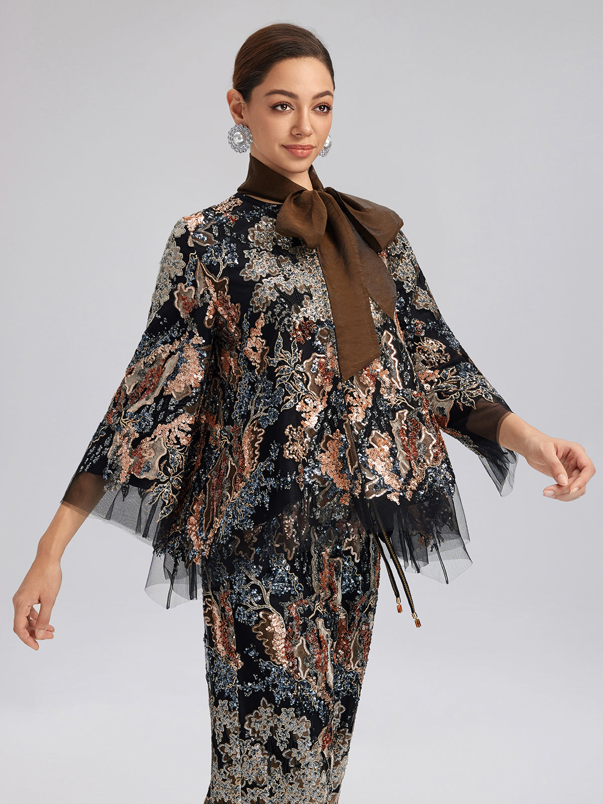 Pullu Sarmaşık Nakışlı Bağlamalı Ceket