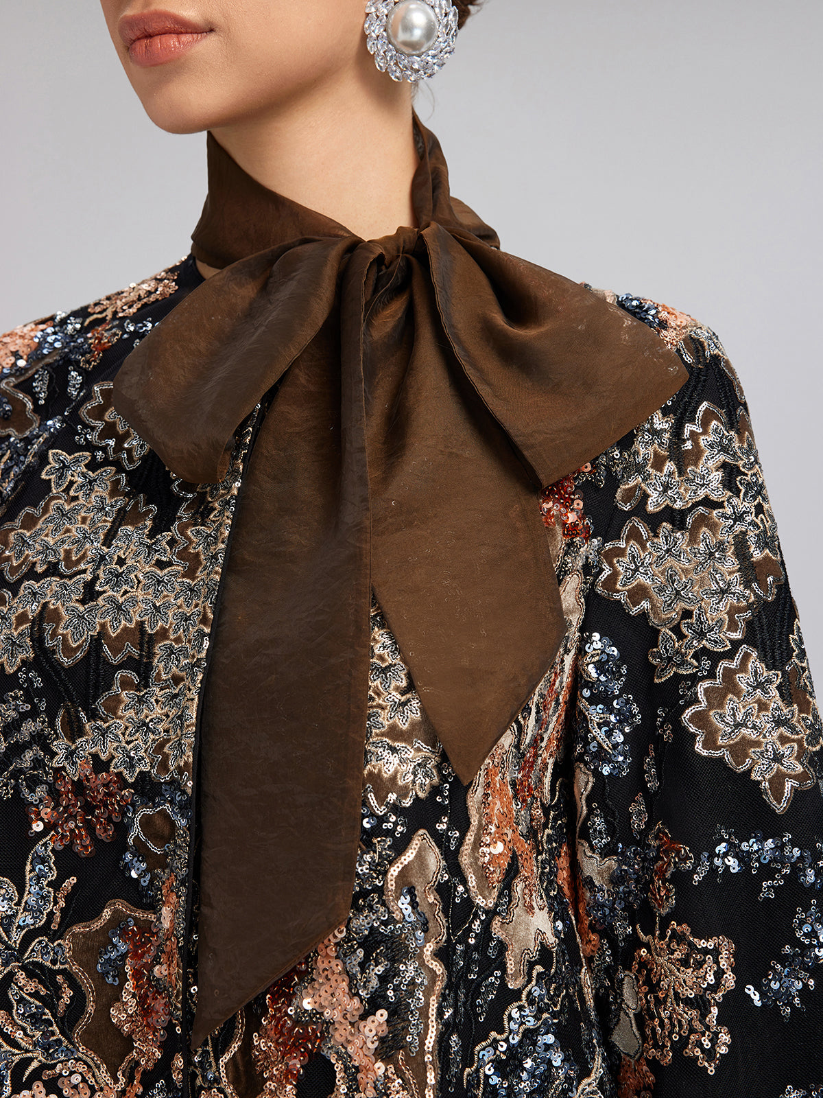 Pullu Sarmaşık Nakışlı Bağlamalı Ceket