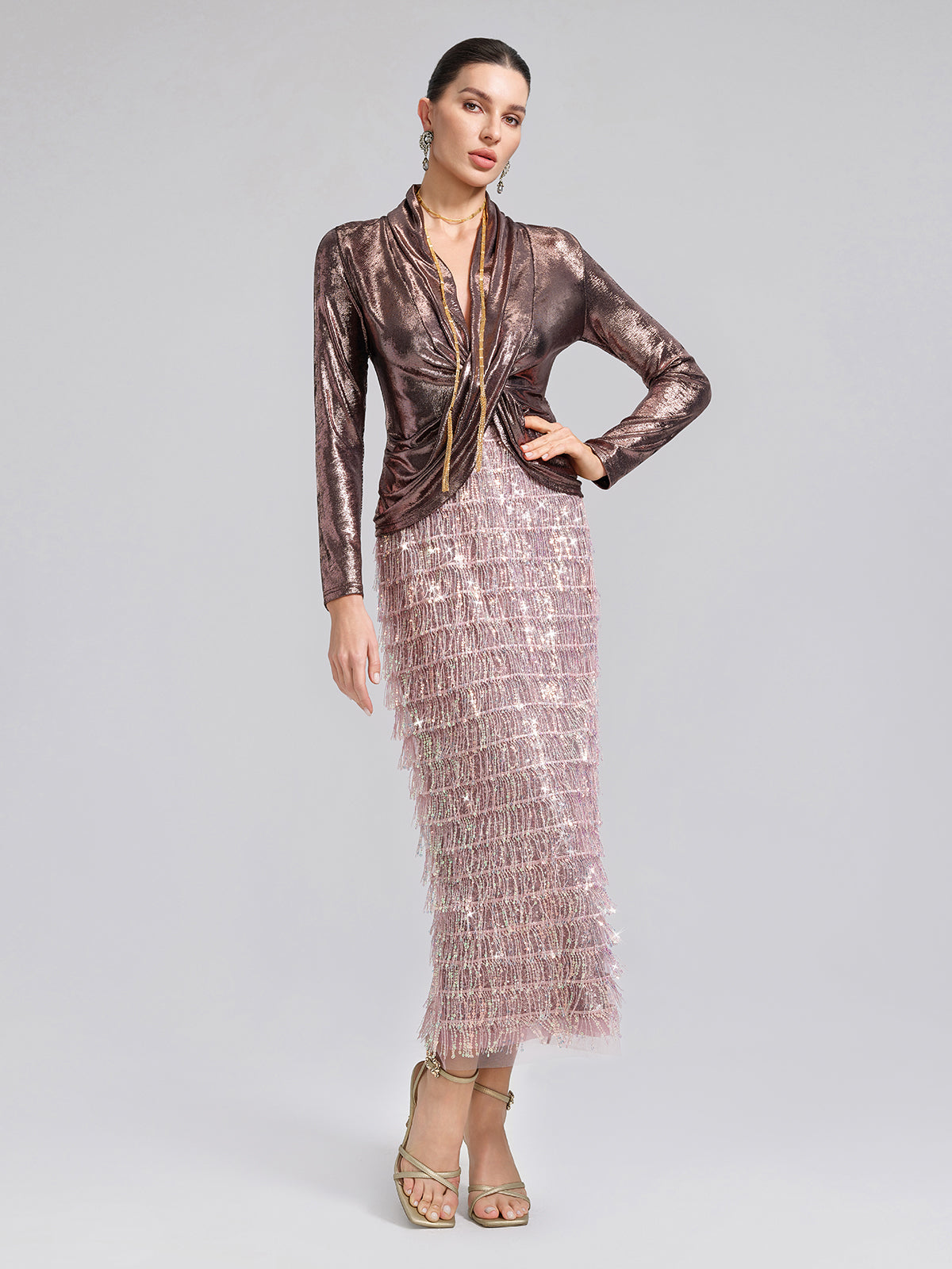 Arkası Yırtmaçlı Pullu Püsküllü Etek