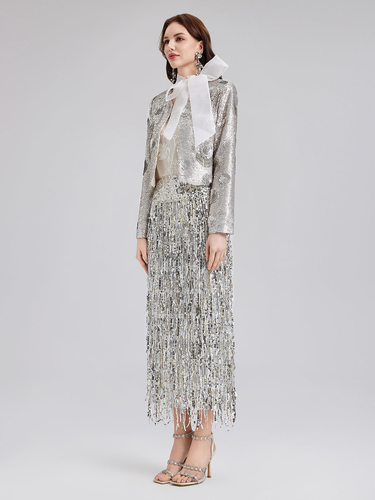 İşlemeli Pullu Kısa Kaban