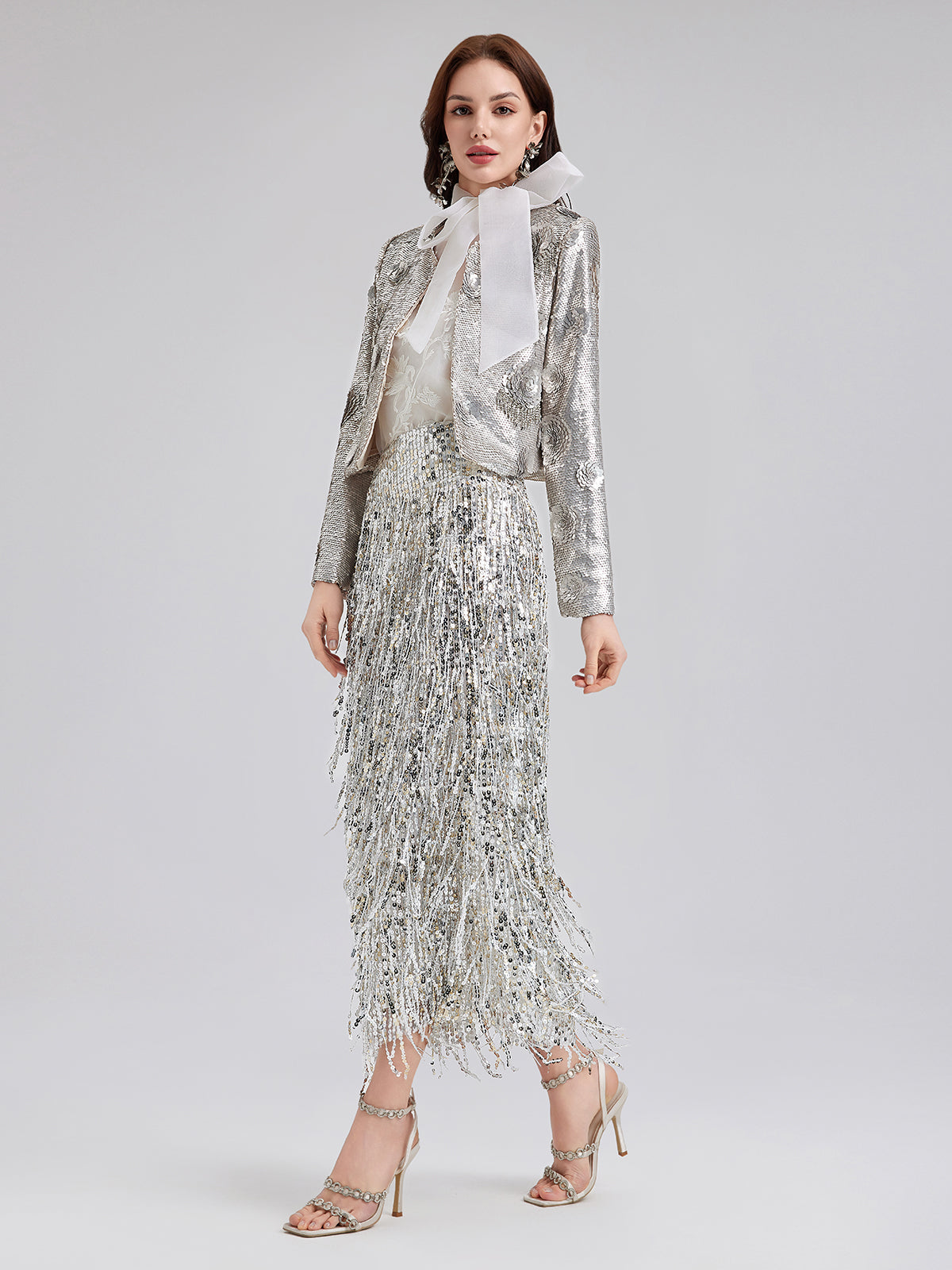 İşlemeli Pullu Kısa Kaban