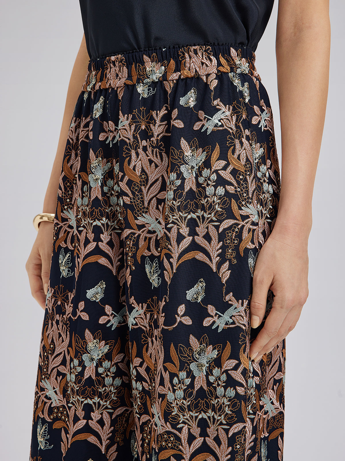 Çok Renkli Çiçek Nakışlı Pantolon