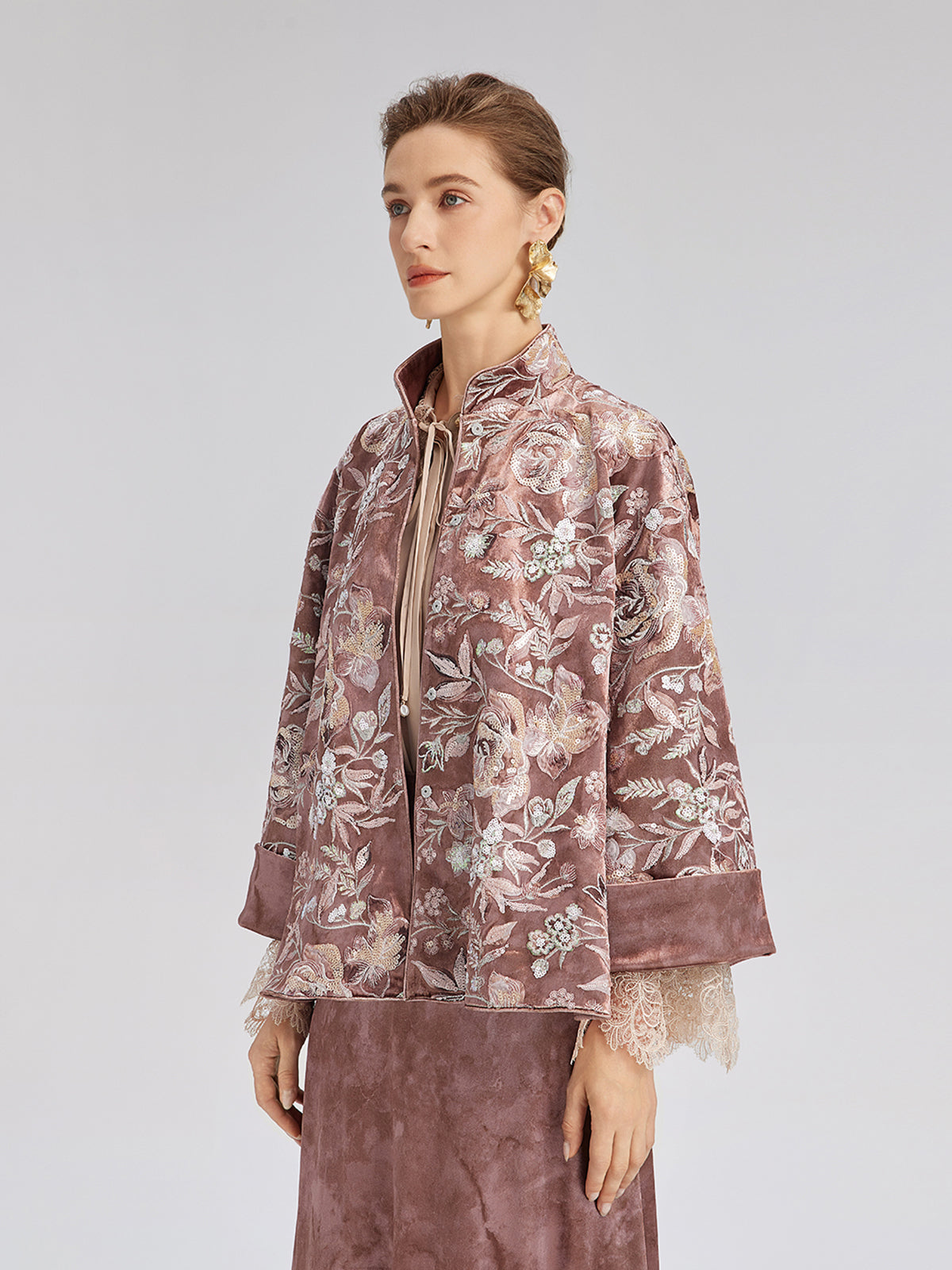 Kadife Pullu Çiçek Nakışlı Ceket