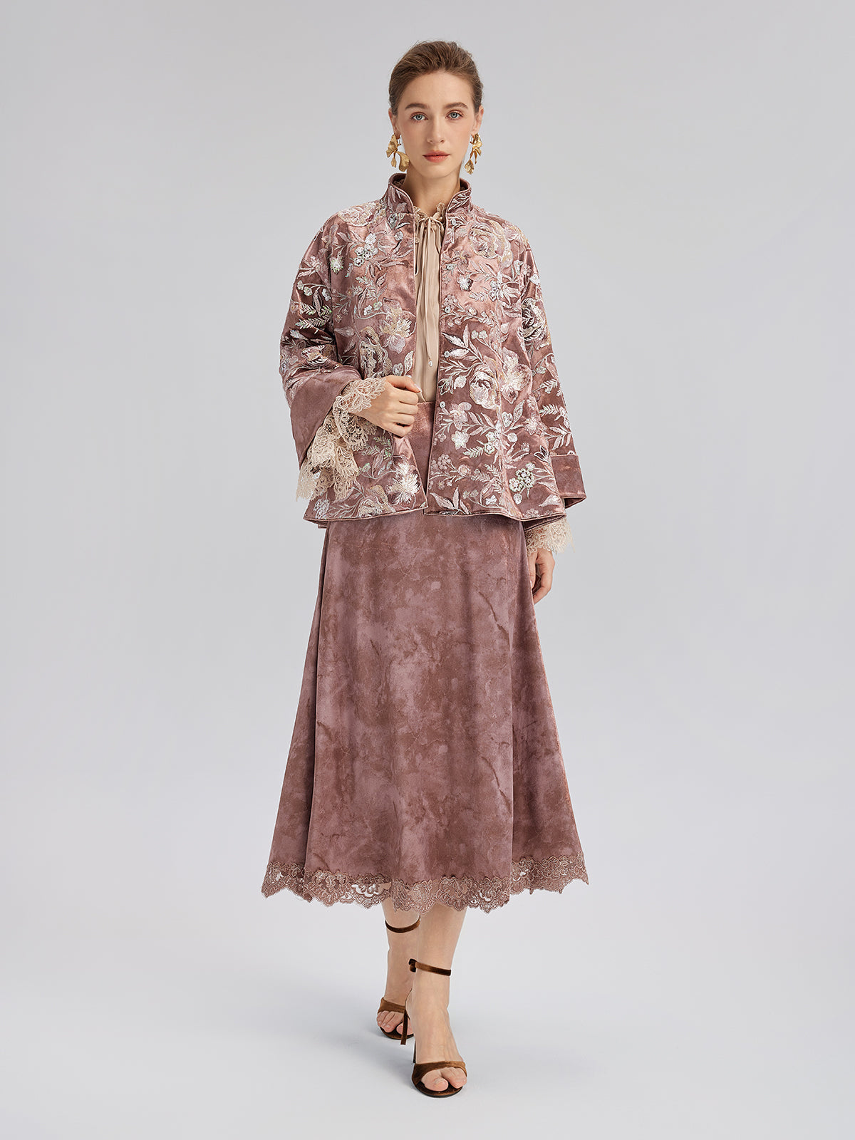 Kadife Pullu Çiçek Nakışlı Ceket