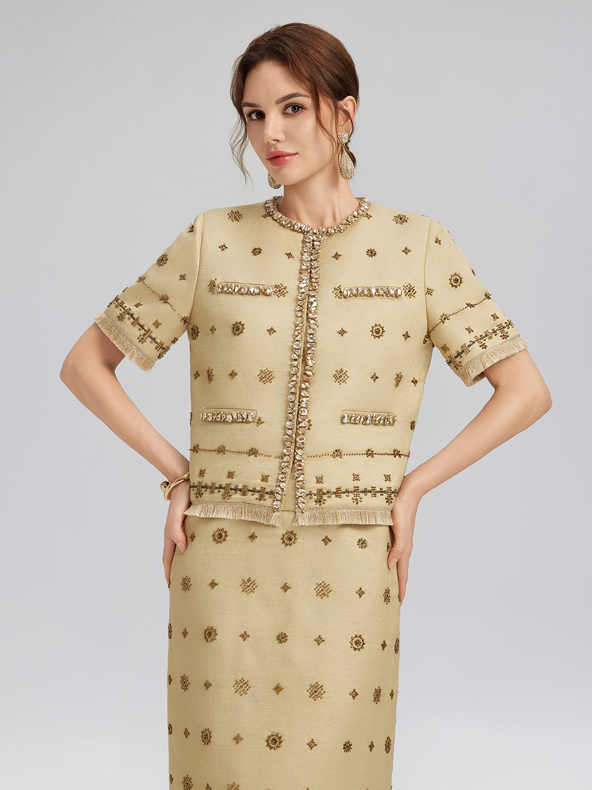 El İşlemeli Püsküllü Kısa Ceket