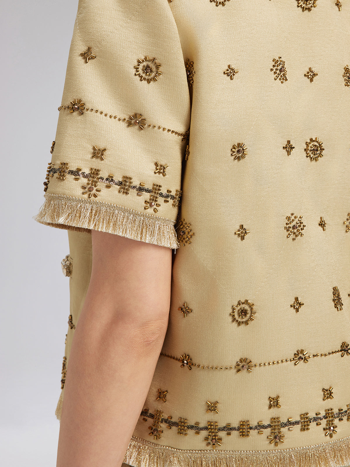 El İşlemeli Püsküllü Kısa Ceket