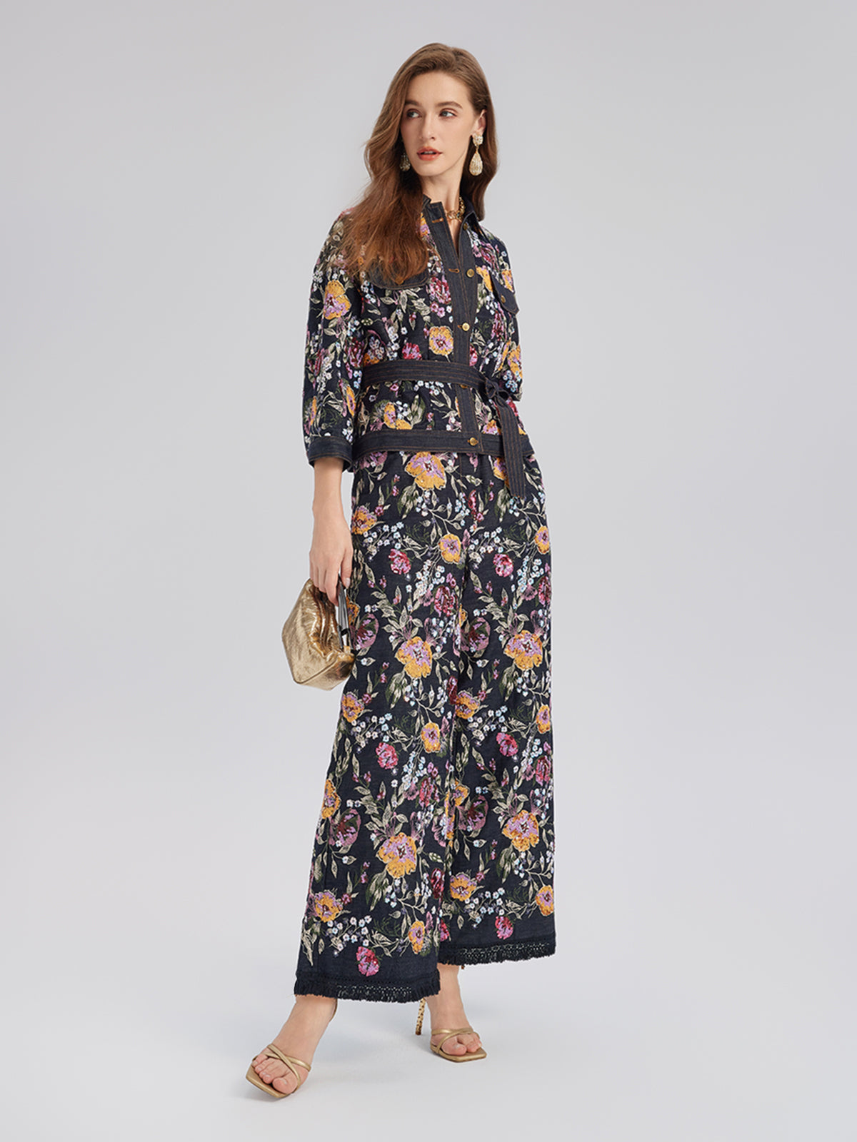 Pullu Nakışlı Kesik Paça Kot Pantolon