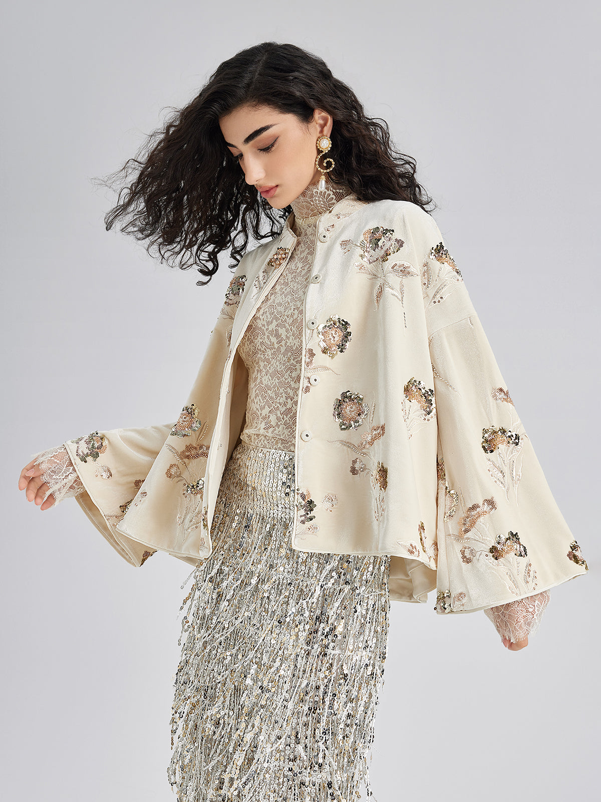 Fransız Kadife Boncuklu Nakışlı Pelerin Kaban