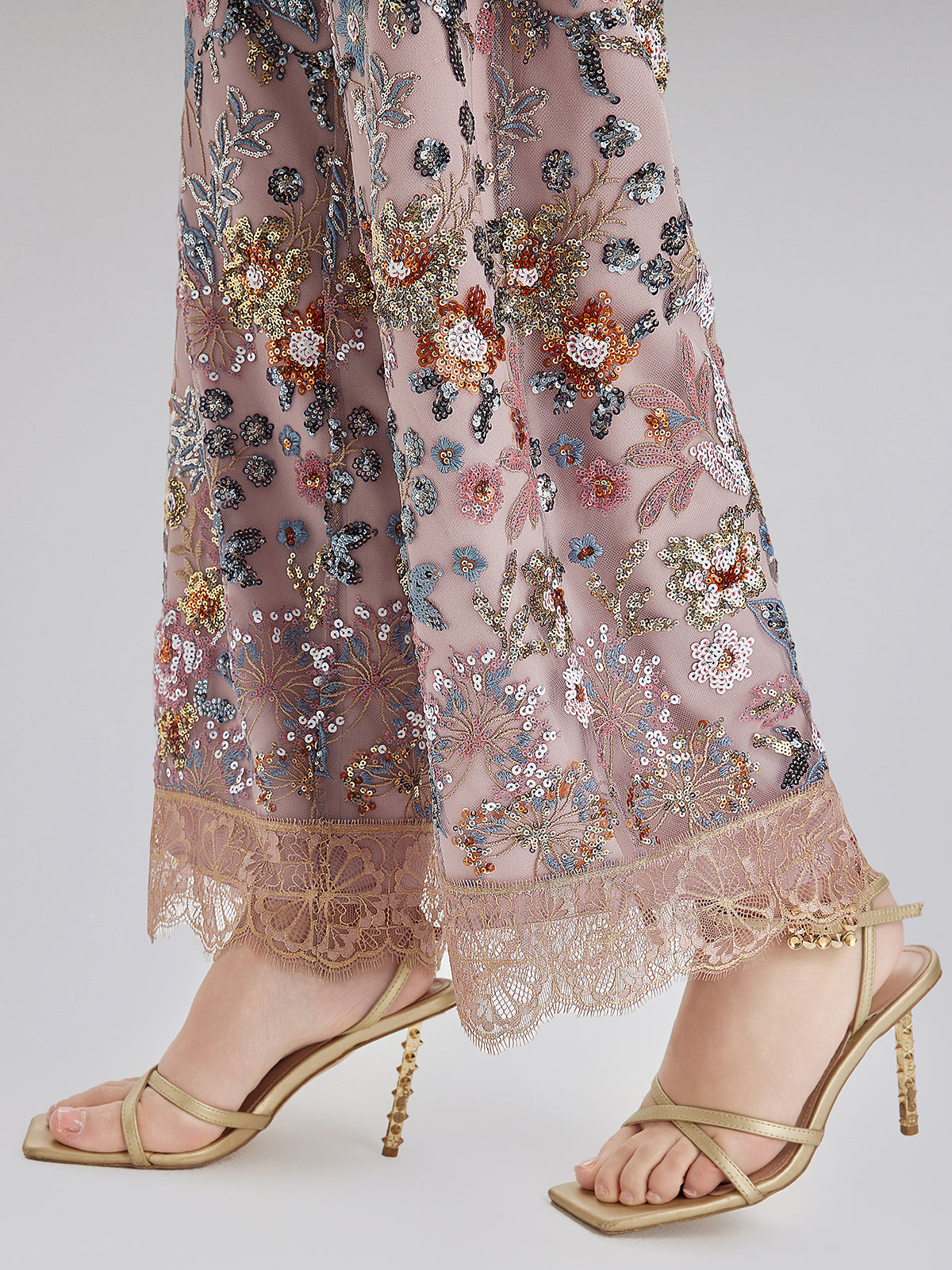 Çok Renkli Pullu Nakışlı Pantolon