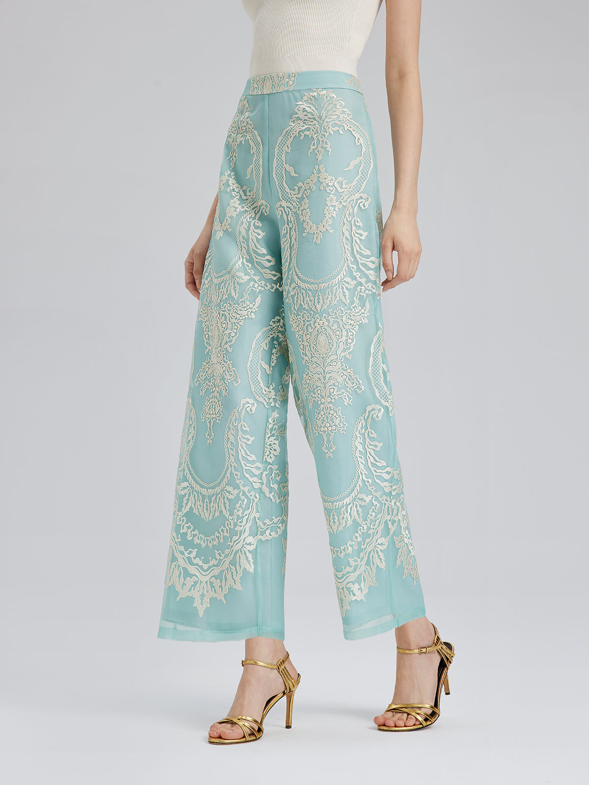 Organze Nakışlı Nane Yeşili Kısa Pantolon