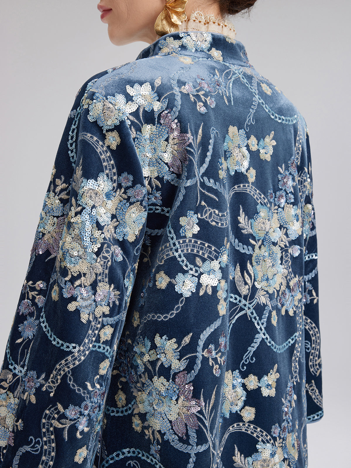 Çiçekli Pullu Nakışlı Truvakar Kol Kadife Ceket