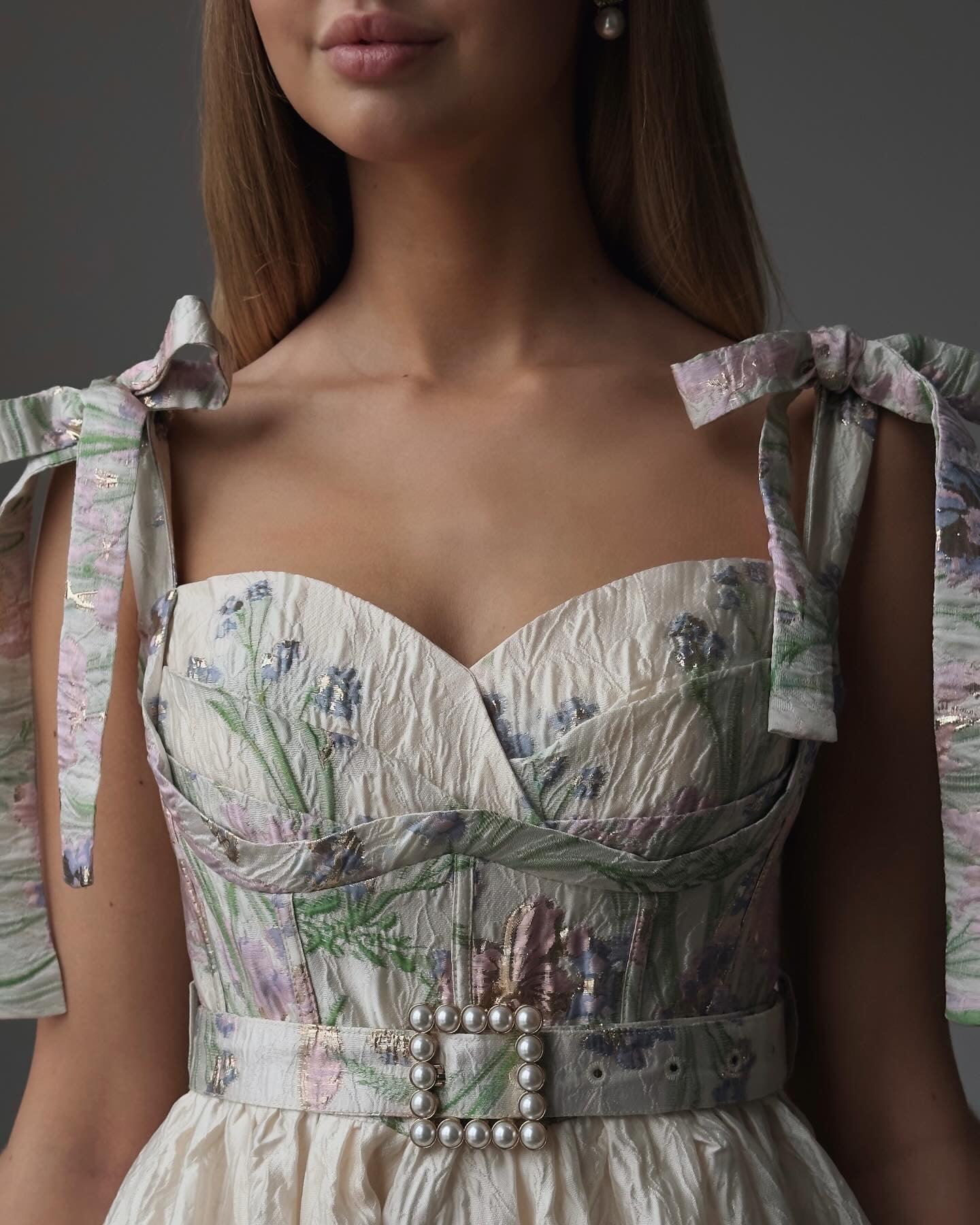 Fiyonk Askılı Midi Elbise