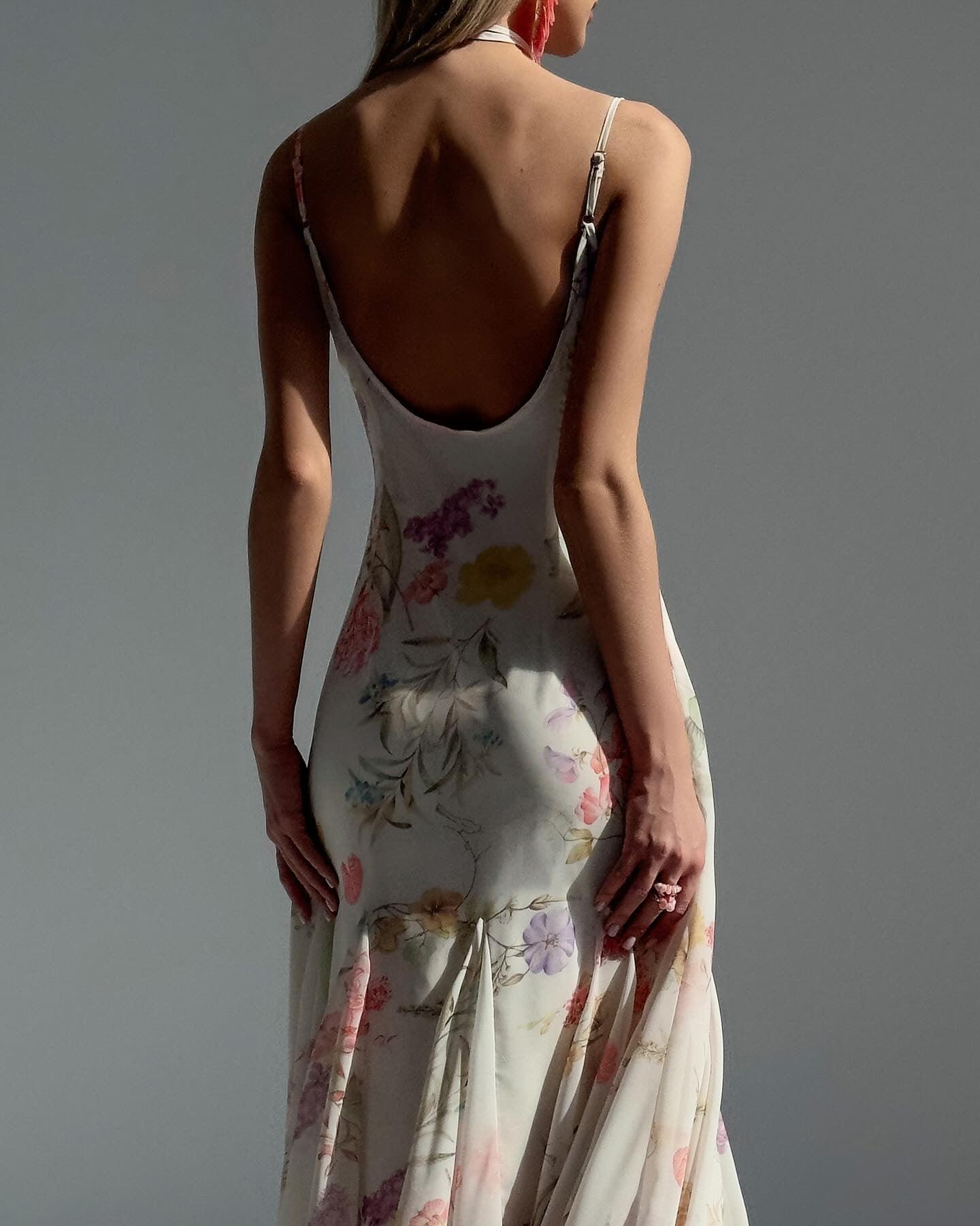 Çiçek Desenli İp Askılı Elbise