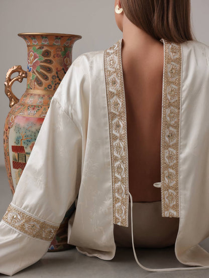 Fildişi Zarafet Kimono