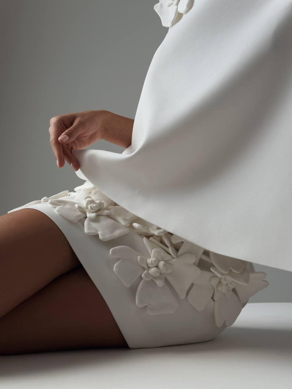 Çiçek Detaylı Beyaz Mini Takım