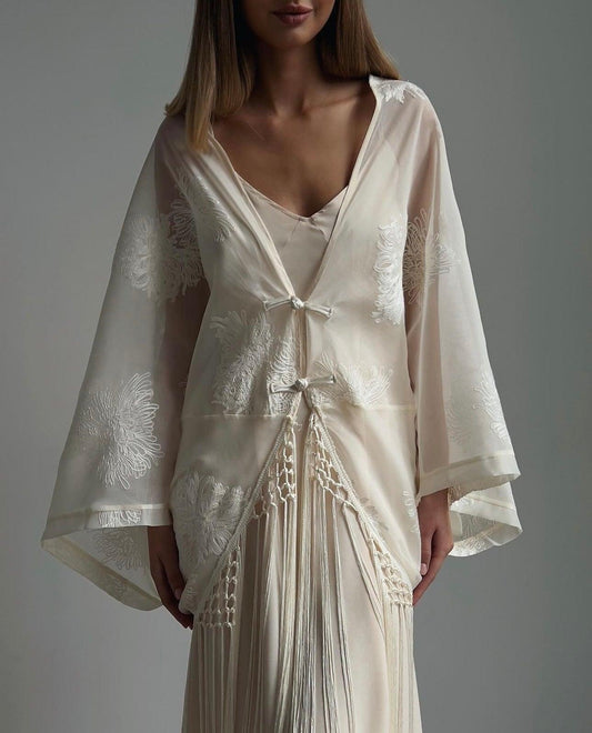 Zarif Beyaz Çiçek Nakışlı Takım